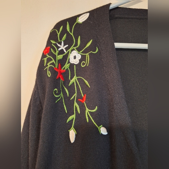Esperanza Medium black longsleeve floral embroidered open knit long cardigan - Picture 3 of 7